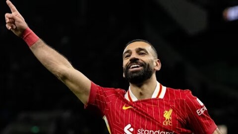 Liverpool chờ Mohamed Salah viết sử